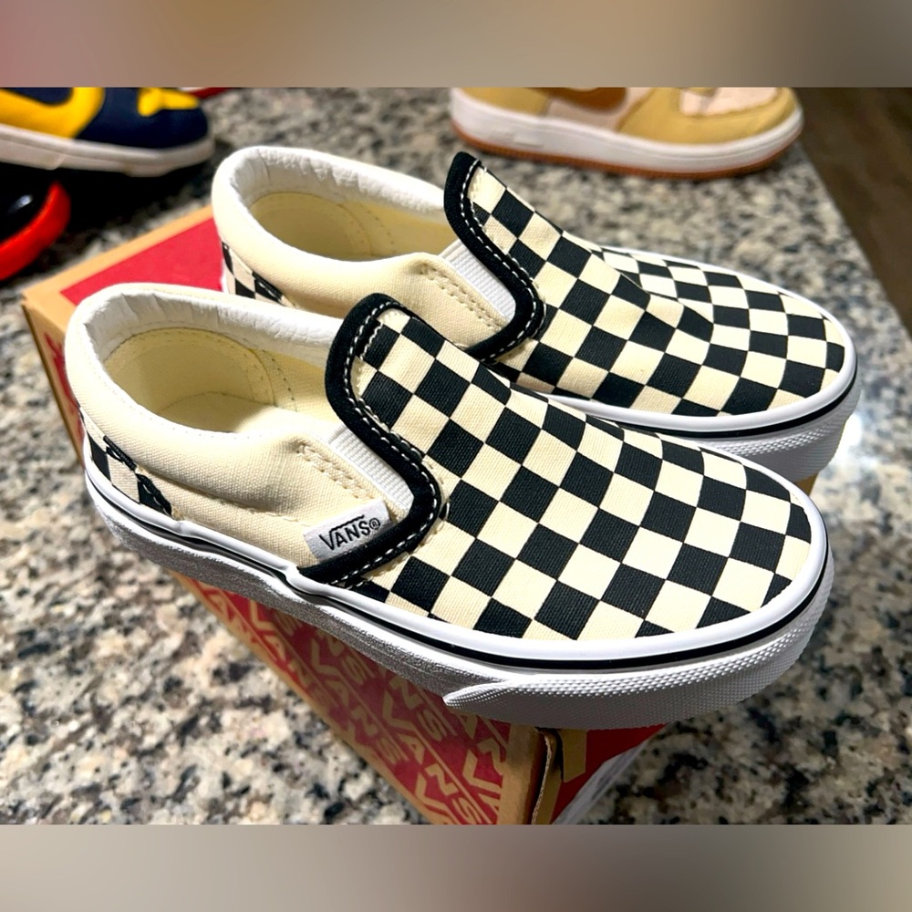 COPY - Checkered VANS